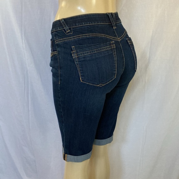 SALE!!! DEMOCRACY Jeans Tummy Control Size 6 Indigo Wash Bermuda Cuffed Hem NWOT - Picture 7 of 7